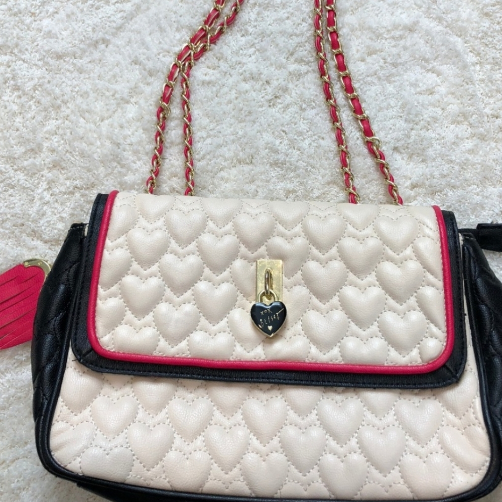 Betsey Vintage Punk Girl Pretty Pretty